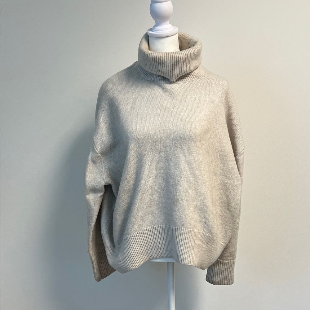 H&M Cream Turtleneck Sweater XS